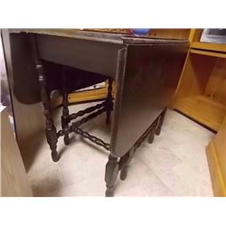 VINTAGE DROP LEAF TABLE WITH GATE LEGS