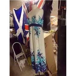 WOMAN'S FORMAL DRESS & MANNEQUEN ON STAND