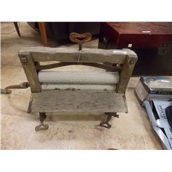 ANTIQUE CLOTHES WRINGER"GEM"