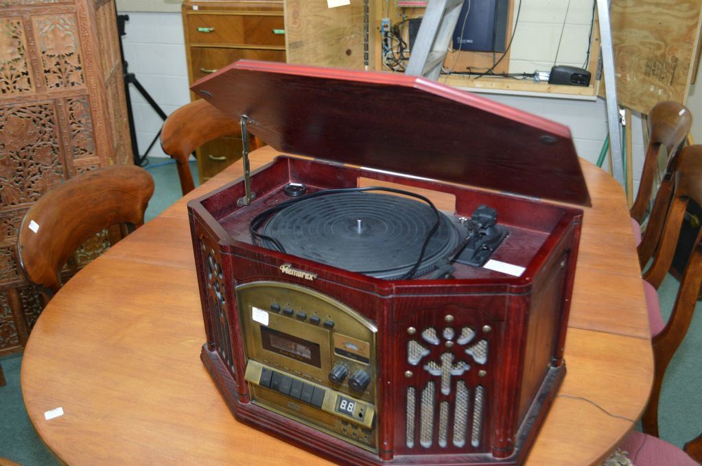 Antique motif Memorex audio box with CD, cassette, AM/FM radio and 33