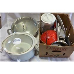 AS NEW CROCK POT AND BOX OF KITCHEN WARE