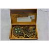 Image 1 : WOOD BOX OF VINTAGE FILLIGREE JEWELLRY