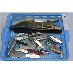 TRAY OF POCKET KNIVES