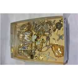 ASSORTED GOLD TONE JEWELLRY AND RELIGIOUS PENDANTS