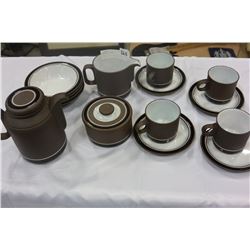 CONTRAST TEASET