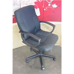 BLACK ROLLING OFFICE CHAIR