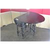 Image 1 : VINTAGE MAHOGANY DROPLEAF TABLE