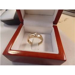 RING - DIAMOND SET ING 10K YELLOW GOLD - FROM ESTATE- APPROX 2.5 GRAMS