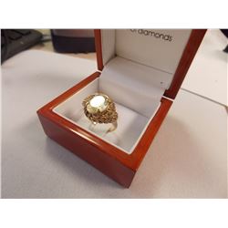 RING - FROM ESTATE - 10K YELLOW GOLD AND GEMSTONE - SZ 7.5 - 5.7GMS GVW