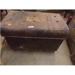 VINTAGE METAL STORAGE BOX