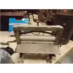 ANTIQUE CLOTHES WRINGER"GEM"