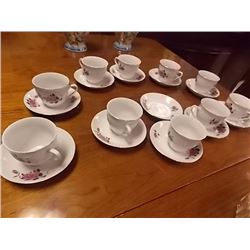 TEA CUPS AND SAUCERS - 20 PIECE TTL