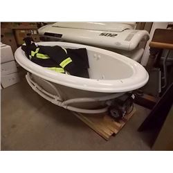 JACCUZI BATHRUB WITH MOTOR