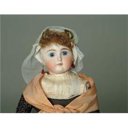 15" 174 CLOSE MOUTH GIRL