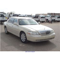 2003 - LINCOLN TOWN CAR