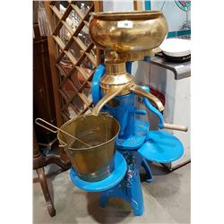 PAINTED MCCORMICK DEERING CREAM SEPARATOR