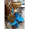 Image 1 : PAINTED MCCORMICK DEERING CREAM SEPARATOR