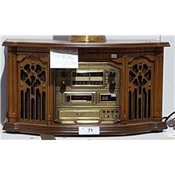 EMERSON TURNTABLE/RADIO/CASSETTE PLAYER