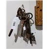 Image 1 : SIX ANTIQUE SKELETON KEYS