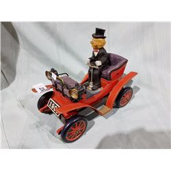 VINTAGE TIN CAR