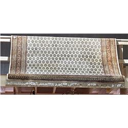 WOOL RUG APROX 8FTX10FT