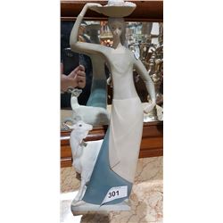 LLADRO FIGURINE APORX 15"