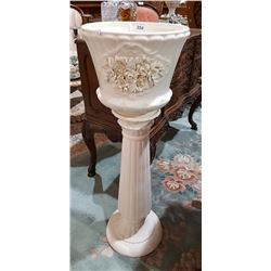 PORCELAIN PLANTER ON STAND