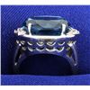 Image 2 : 10 Carat Blue Topaz and Diamond Ring in White Gold