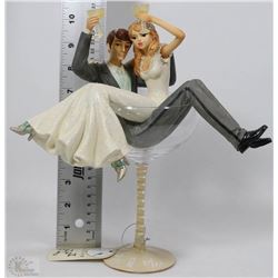 HICCUP MR. & MRS. CHAMPAGNE WEDDING COUPLE