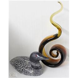 GOOSE SCULPTURE AND GLASS AMBER CENTERPIECE
