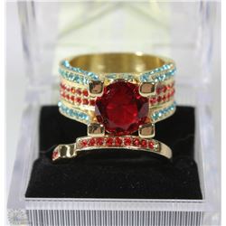 LOT OF  2 WOMEN FASHION RINGS