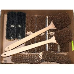 LOT OF 20" UTILITY PALMYRA BRUSHES, 8" WINDOW