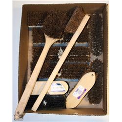 LOT OF 20" UTILITY PALMYRA BRUSHES, 8" WINDOW