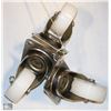 Image 1 : LOT OF 3 WHITE CASTERS