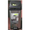 Image 1 : NEW HOMETRENDS 30 LITRE STAINLESS STEEL PEDAL BIN