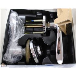 WEISER CHROME HALL/CLOSET HANDLE SET