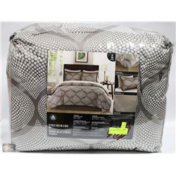 8 PIECE BED IN A BAG SET - KING SIZE