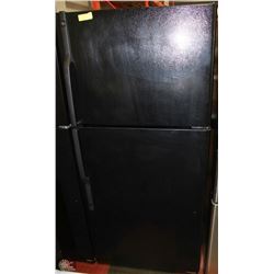 BLACK GE REFRIGERATOR MODEL GTH18KBRVRBB