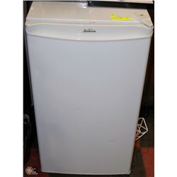 SUNBEAM BAR REFRIGERATOR