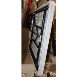 PLASTIC FOLDING TABLE