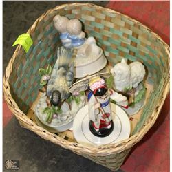 BASKET WITH 4 MUSIC BOXES