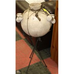 DÉCOR VASE WITH STEEL STAND