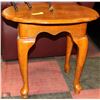 Image 1 : PAIR OF ANTIQUE VICTORIAN STYLE WOOD END TABLES