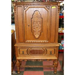 ANTIQUE TIGER OAK ARMOIRE