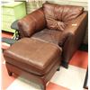 Image 1 : REDDISH-BROWN LEATHER CHAIR W/OTTOMAN