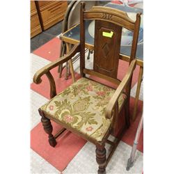 VINTAGE OAK CHAIR