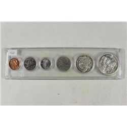 1958 CANADA SILVER (PF LIKE) SET IN PLASTIC CASE