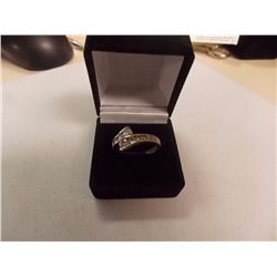 RING- NON FEROUS CRYSTAL LIKE STONES