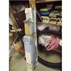 VENITIAN  BLINDS - 5 TTL