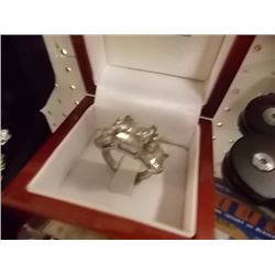 RING- 3 LARGE CRYSTAL LUKE STONES IN NON FEROUS